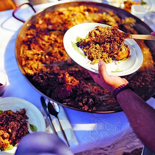 Paella: el libro de recetas que necesitas para convertirte en maestra arrocera este verano