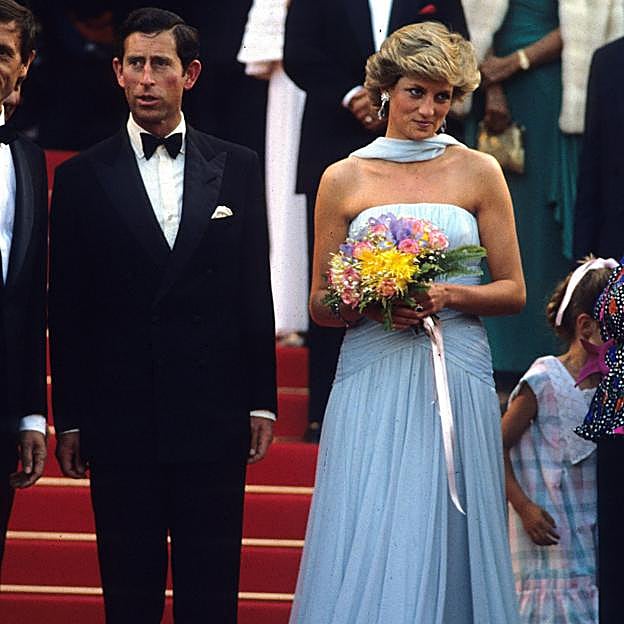La princesa Diana de Gales y el entonces príncipe Carlos en el Festival de Cannes de 1987. 