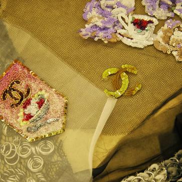 Imagen secundaria 1 - Detalles vistos en los talleres de los artesanos de Chanel.