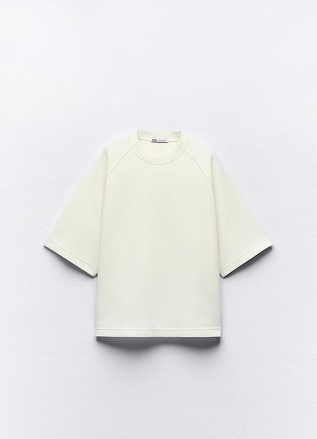 Imagen - Camiseta oversize de manga corta de Zara.