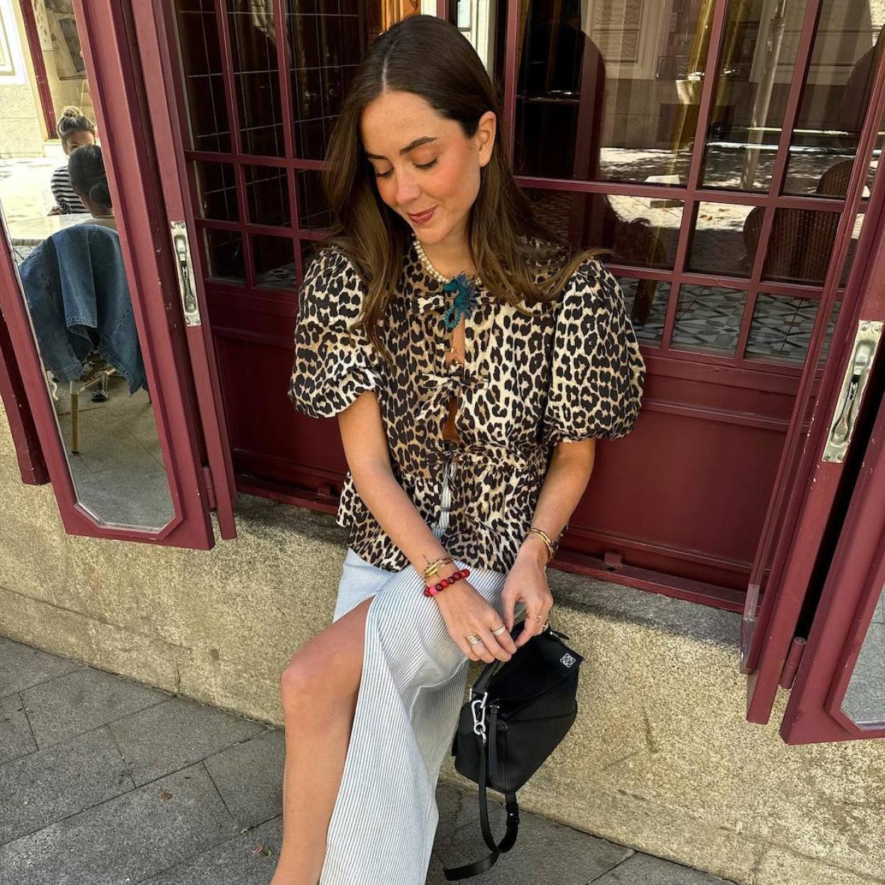 Influencer con blusa bonita para primavera-verano