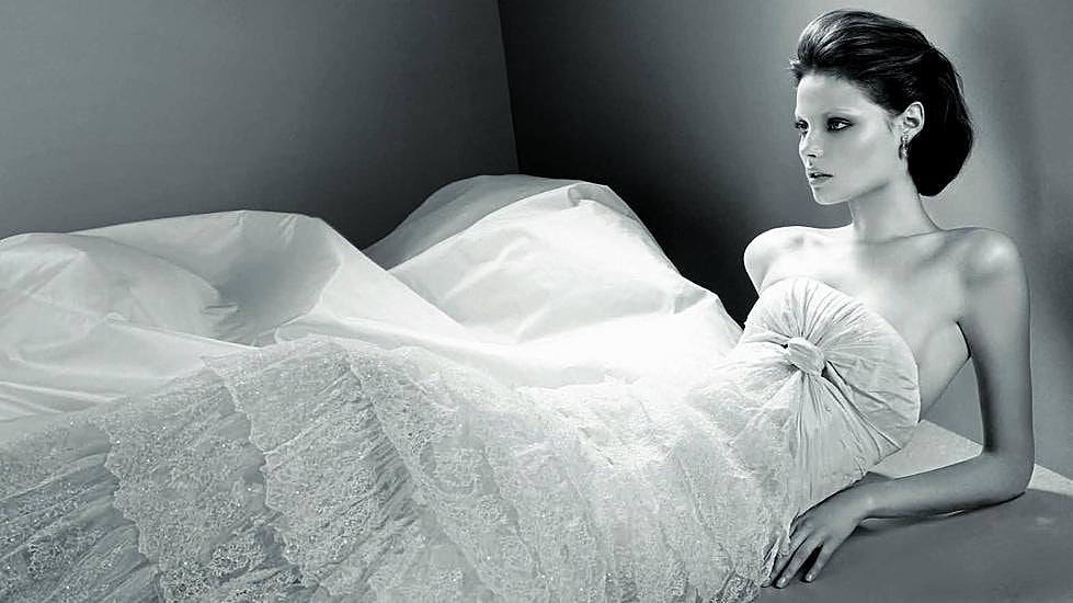 Magdalena Frackowiak fotografiada por Antoni Bernad para Pronovias.