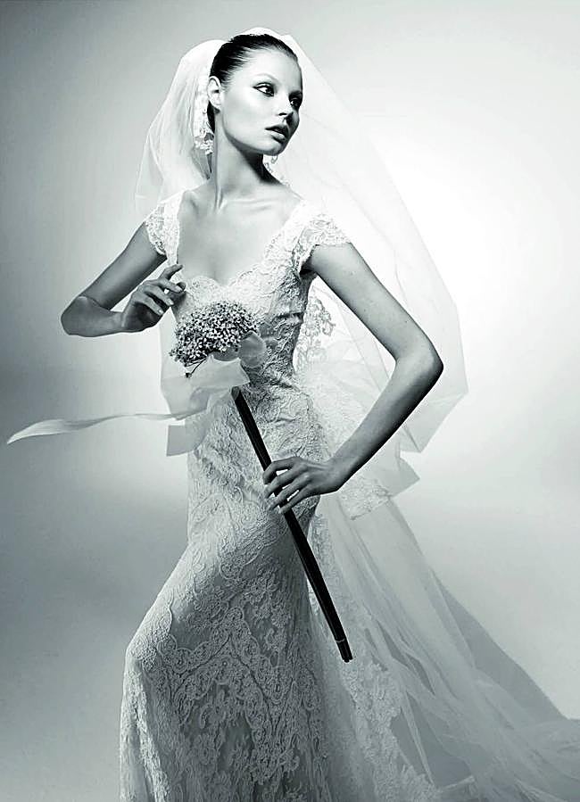 Imagen - Magdalena Frackowiak con vestido de la colección de Pronovias en colaboración con Valentino (2006).