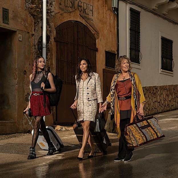 Victoria Bazúa, Eva Longoria y Carmen Maura en una imagen de Tierra de mujeres. 