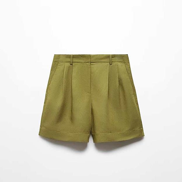 Imagen principal - Bermudas lino pinzas (29,99€)/ Top tirantes anchos (17,99€)/ Capazo detalle tachuelas (39,99€)