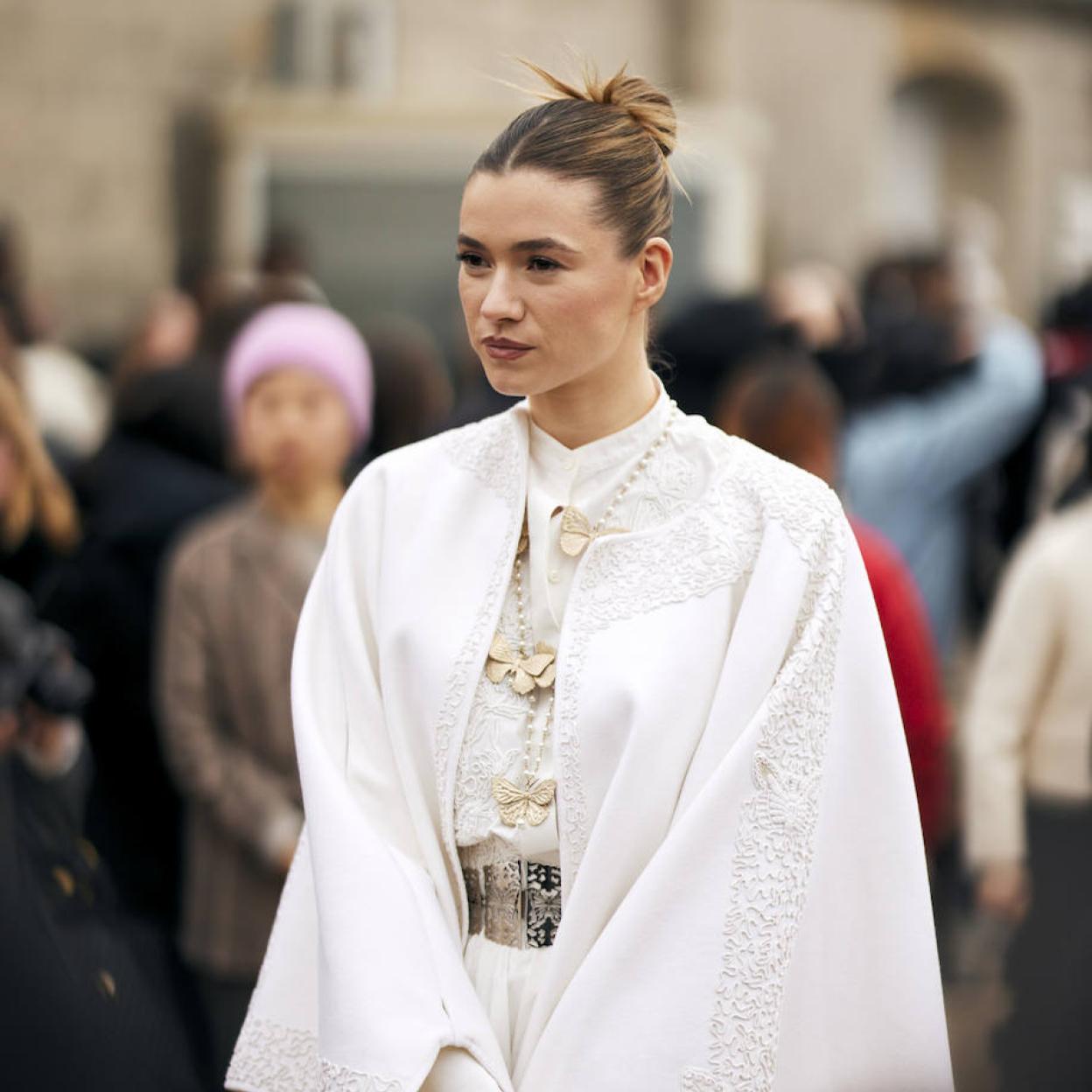 Influencer con peinado clean look