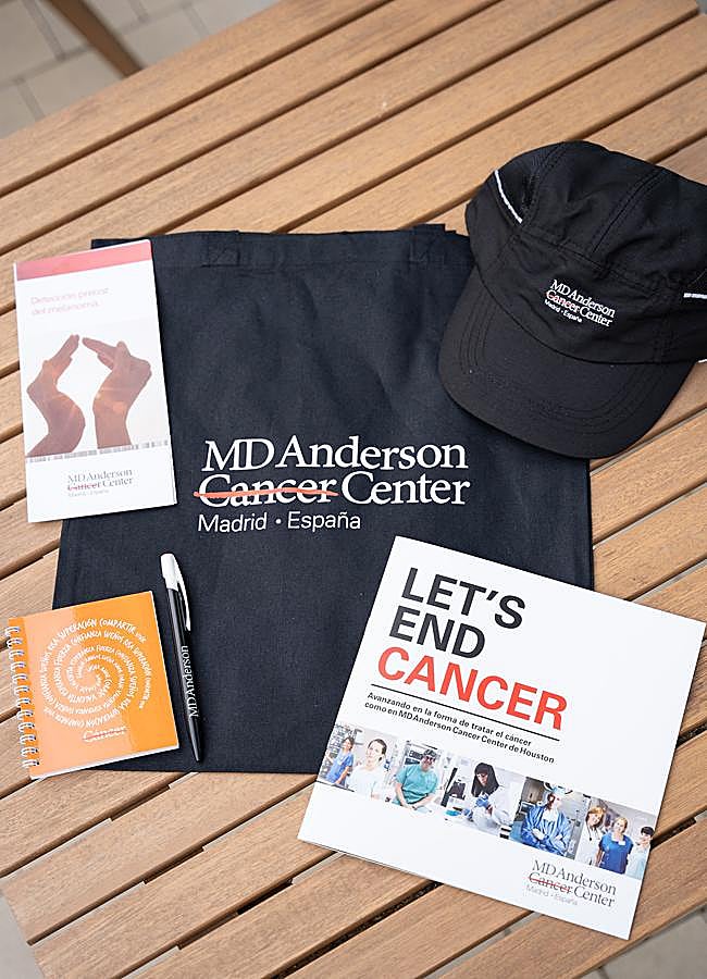 Imagen - MD Anderson regaló una bolsa a todos los asistentes al encuentro Mujerhoy Cancer Care, celebrado en la sede de Vocento, en Madrid. (Foto: Luca López)