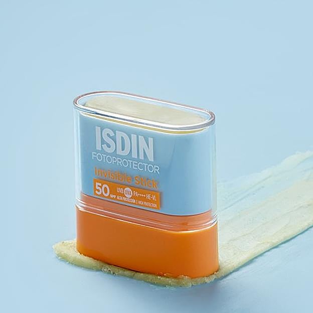 Esta es la textura ligera del protector solar en stick de Isdin.