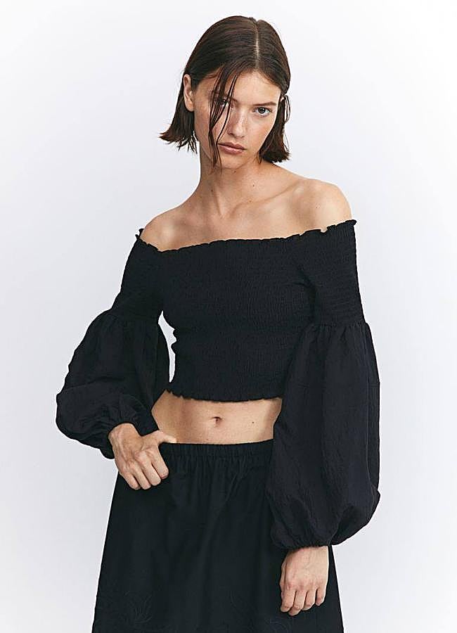 Imagen - Top negro de manga abullonada con hombros al descubierto