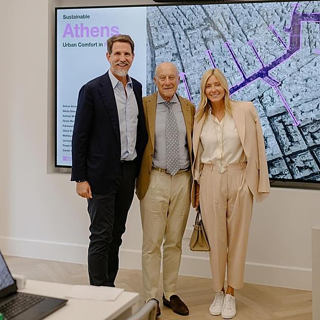 Marie Chantal Miller y Pablo de Grecia junto al arquitecto Norman Foster en Madrid. 