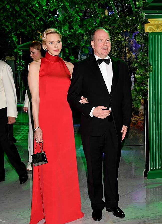 Imagen - Charlene de Mónaco y el príncipe Alberto en la cena de gala del Gran Premio de Mónaco en 2019. Foto: Gtres