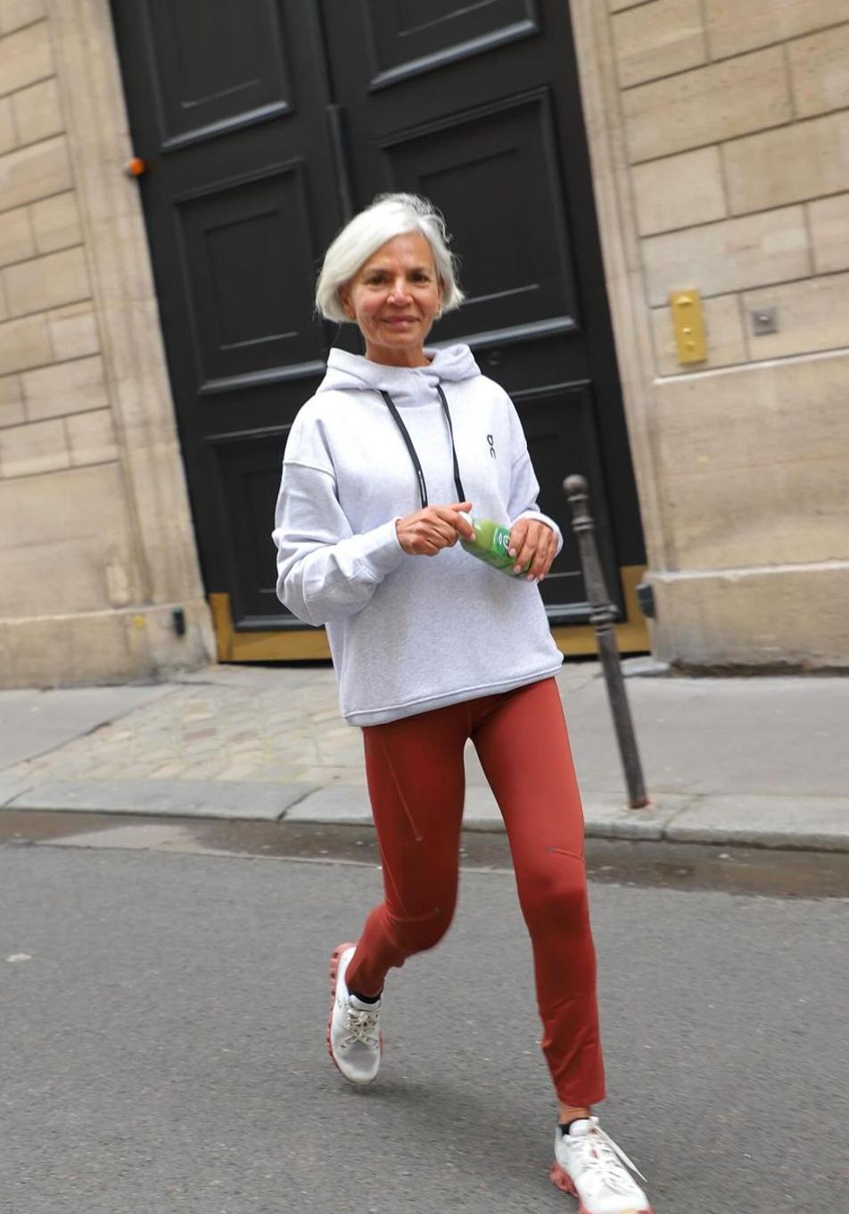 Cómo hacer cardio sentada en una silla: el ejercicio perfecto para sudar si tienes más de 50 años