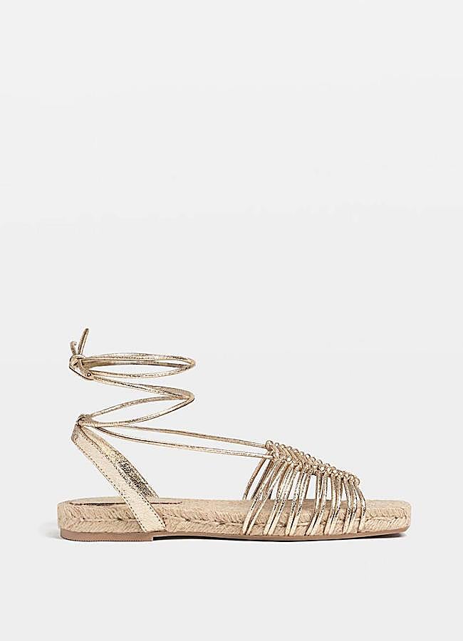 Imagen - Sandalias doradas planas con suela de yute