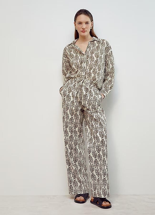 Imagen - Pantalón estampado de El Corte Inglés, 39,99 euros.