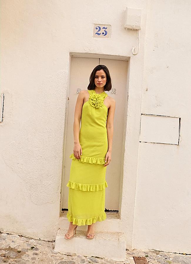 Imagen - Vestido con detalle flor en color lima de Mattui Collection.