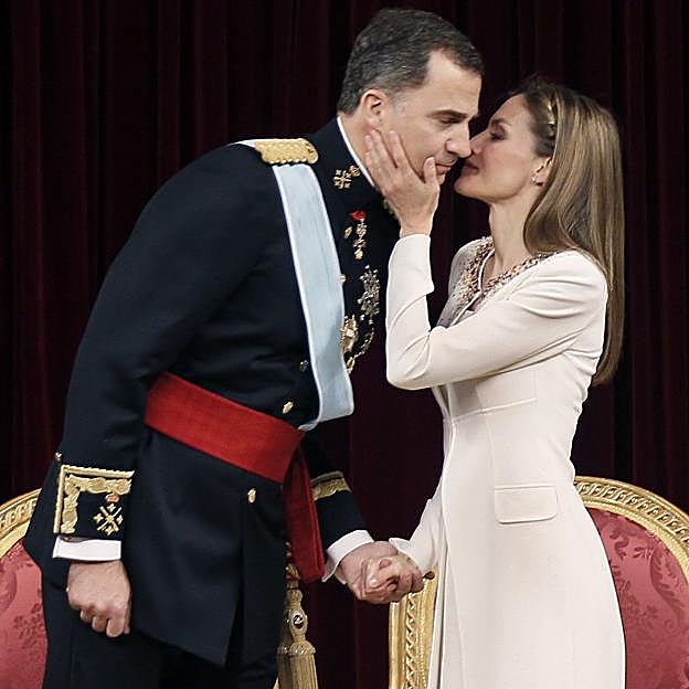 Doña Letizia lució un diseño de Felipe Varela en la proclamación. 