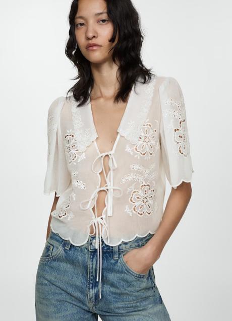 Imagen - Blusa con bordados de Mango (39,99 euros)