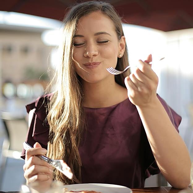 El truco de una nutricionista para disminuir la ansiedad por la comida y adelgazar