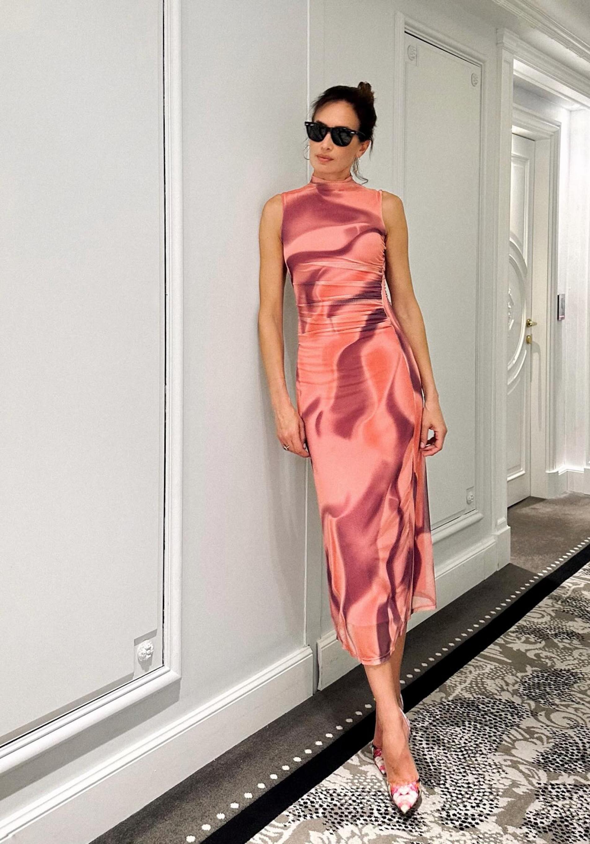 Nieves Álvarez con vestido de invitada