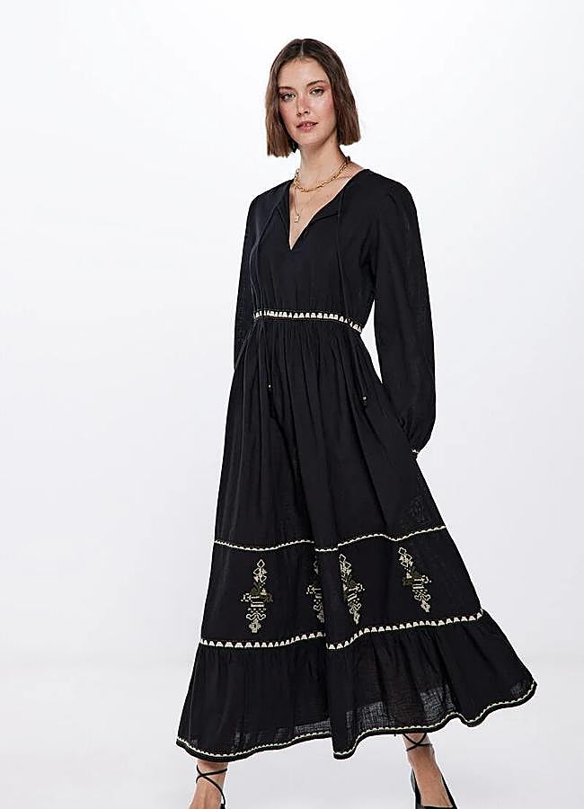 Imagen - Vestido negro bordado de Springfield, 49,99 euros.