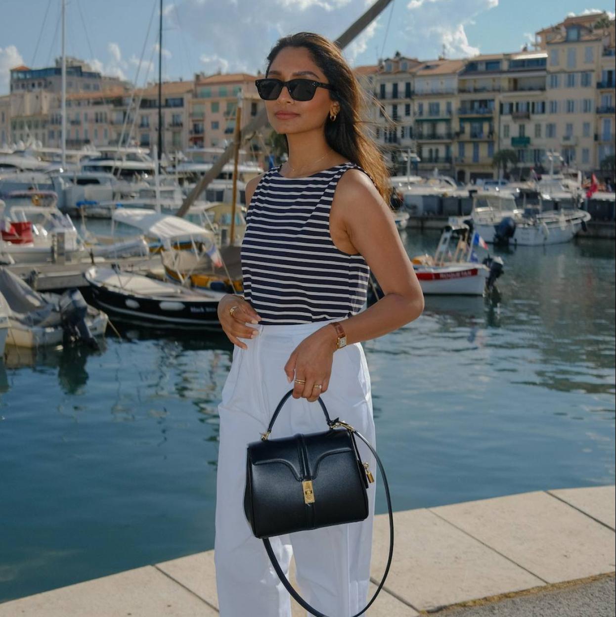 Influencer con looks de básicos de verano eleagantes