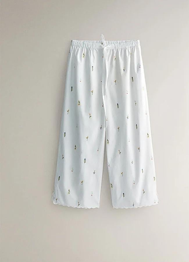 Imagen - Pantalón blanco con bordado de flores de Zara Home.