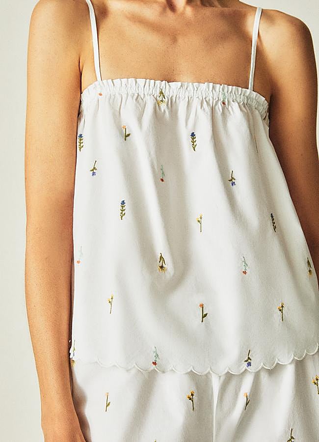 Imagen - Top con bordado de flores de Zara Home.