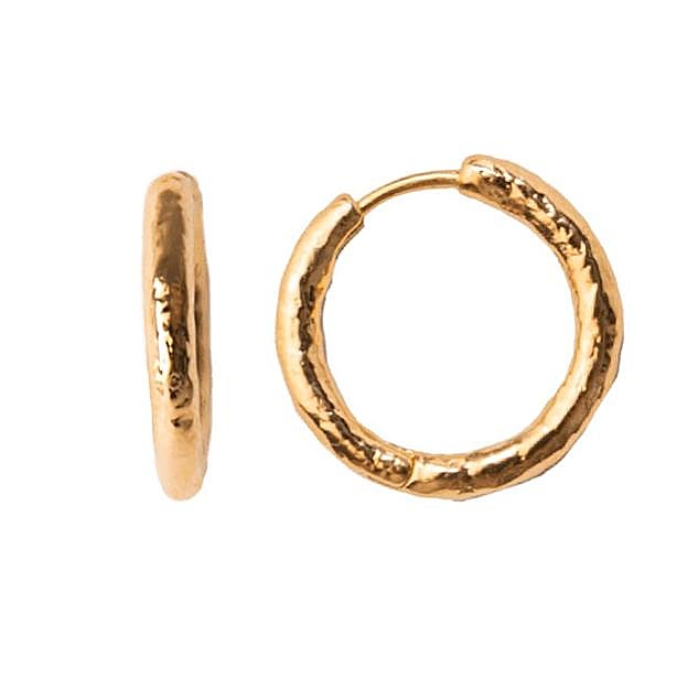 Así son los aros que no se quita la reina Letizia.