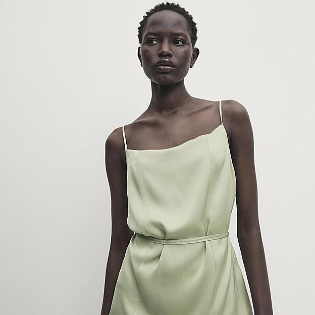 Imagen principal - Conjunto compuesto por falda y top de Massimo Dutti.