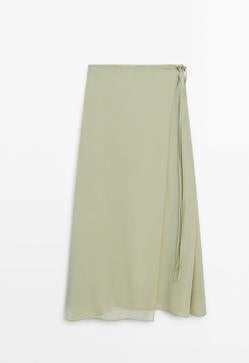 Imagen secundaria 2 - Conjunto compuesto por falda y top de Massimo Dutti.