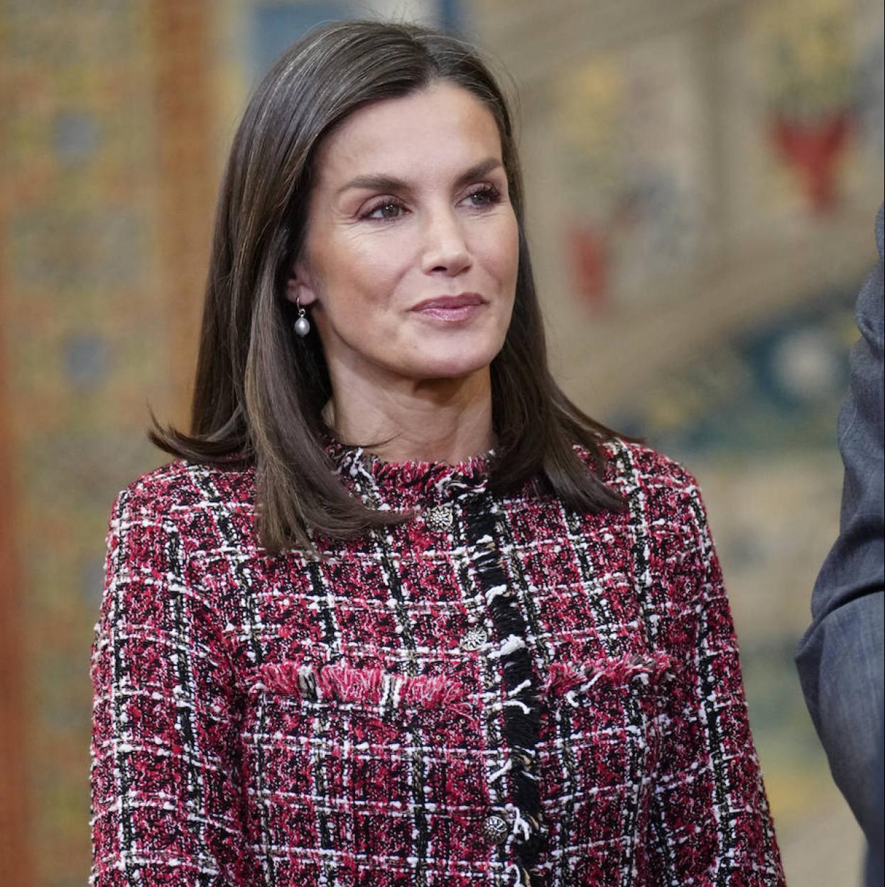 La reina Letizia con una chaqueta de tweed.