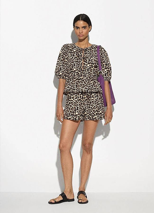 Imagen - Conjunto de playa de leopardo con blusa y shorts