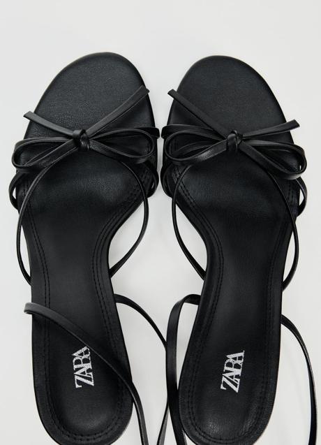 Imagen - Sandalias negras de Zara (35,99 euros)