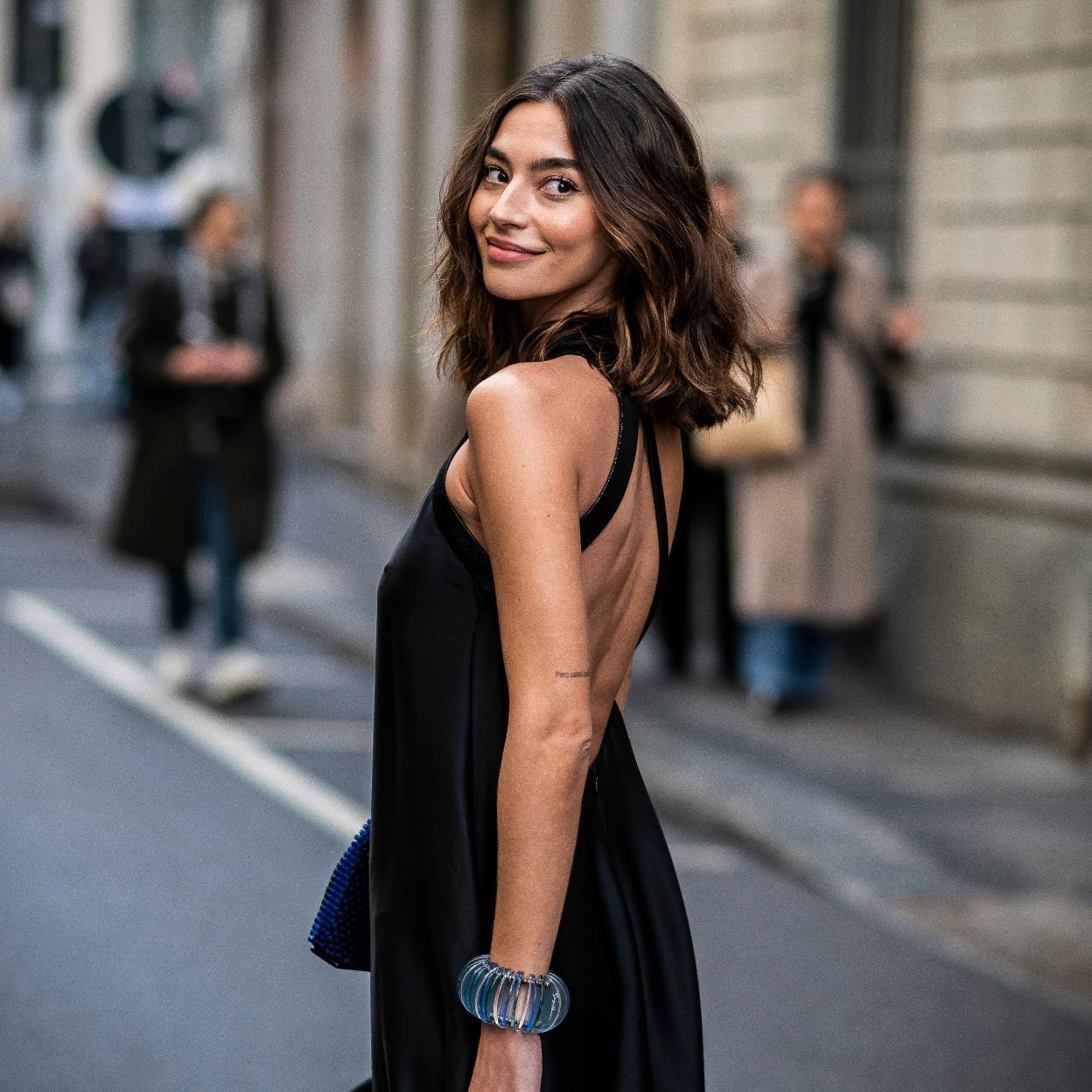 El spray que necesitas si con el calor te suele aparecer acné en la espalda