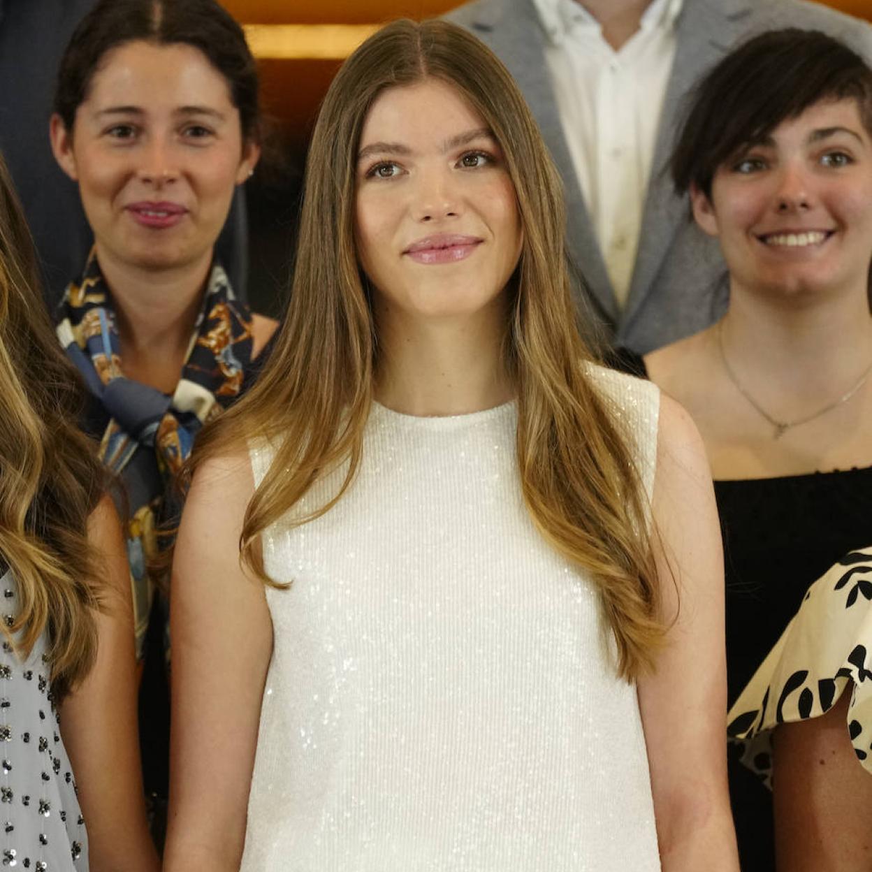 la infanta Sofía ha asistido a la Galería de las Colecciones Reales con un top de lentejuelas.