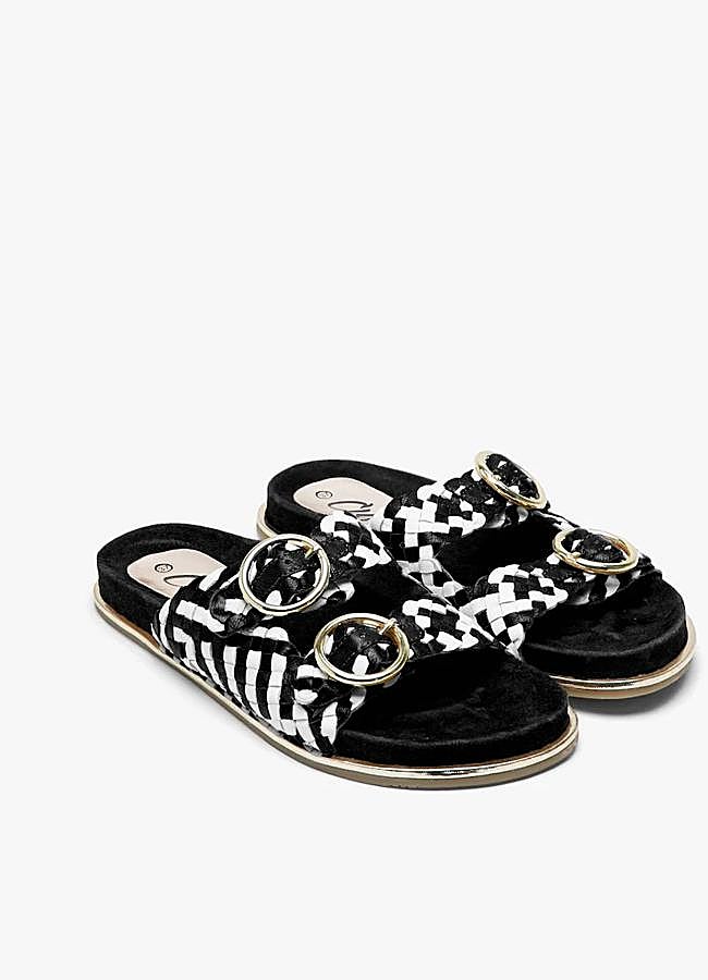 Imagen - Sandalias planas con hebillas trenzadas de Cuplé.