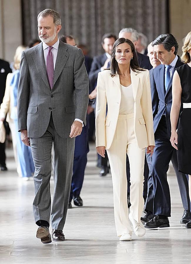 Imagen - Los reyes han inaugurado la exposición «Felipe VI: una década de la historia de la Corona de España». / LIMITED PICTURES