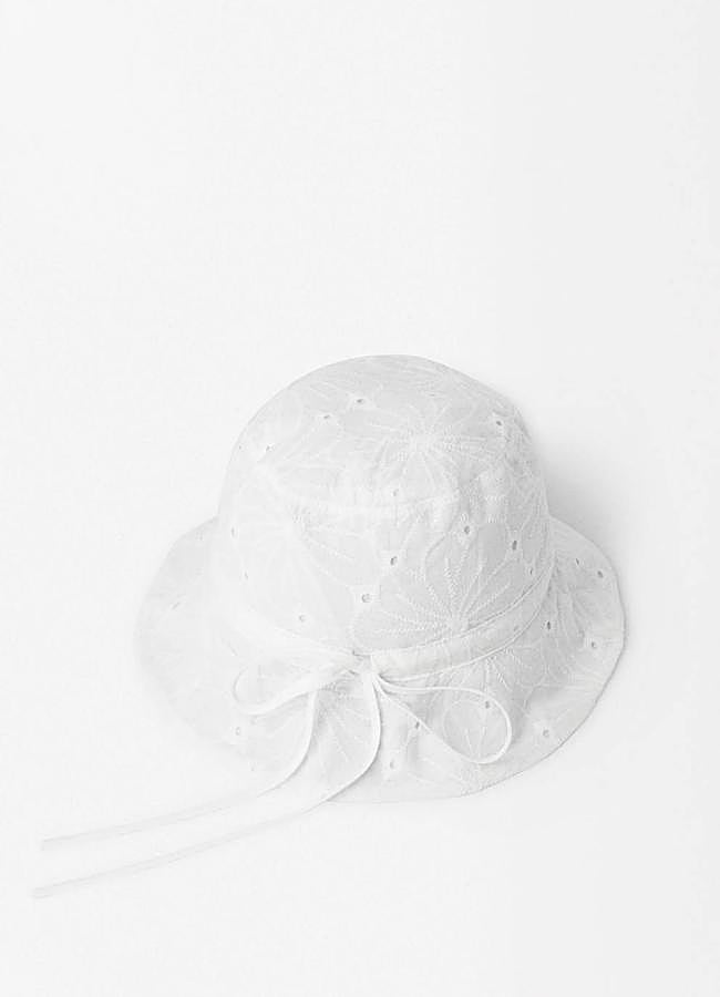 Imagen - Gorro romántico en tejido bordado blanco
