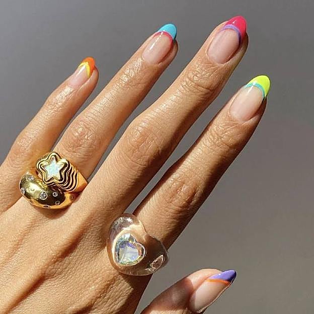 Manicura francesa doble con tonos flúor