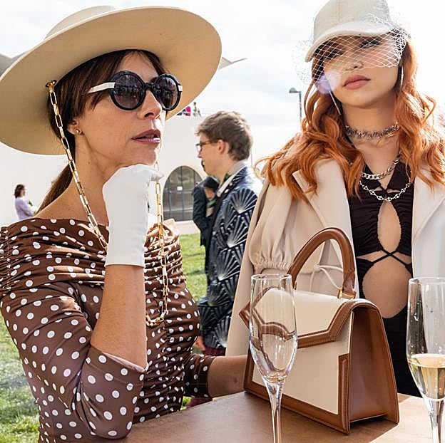 Maribel Verdú y Mireia Balic, dos de las protagonistas de la nueva temporada de Élite.