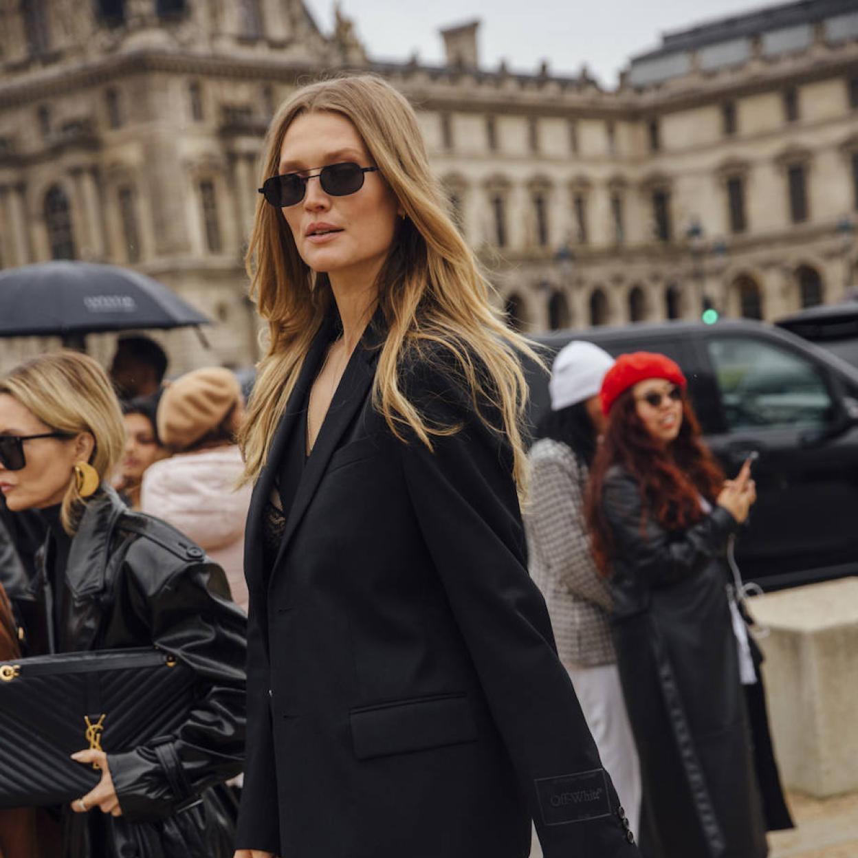 Modelo con pelo suave y sin encrespamiento