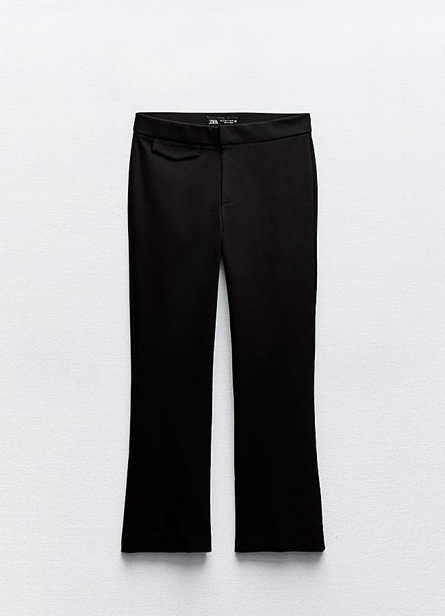 Imagen - Pantalones flare negros de Zara, 19,99 euros.