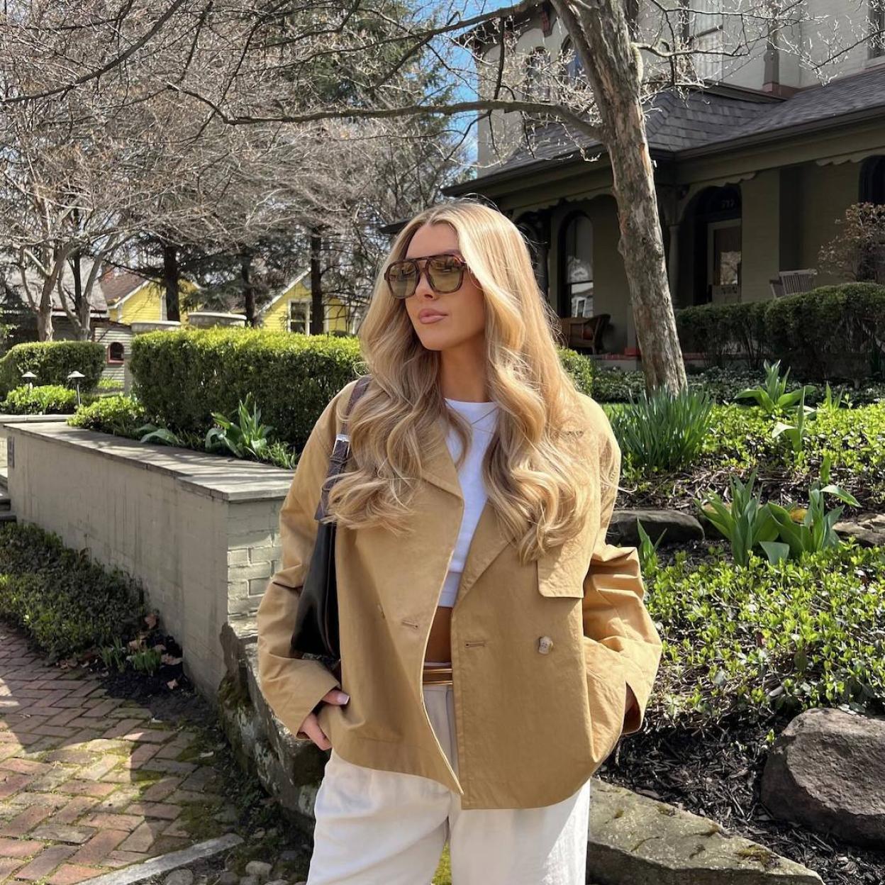 Influencer con pelo bonito y brillante