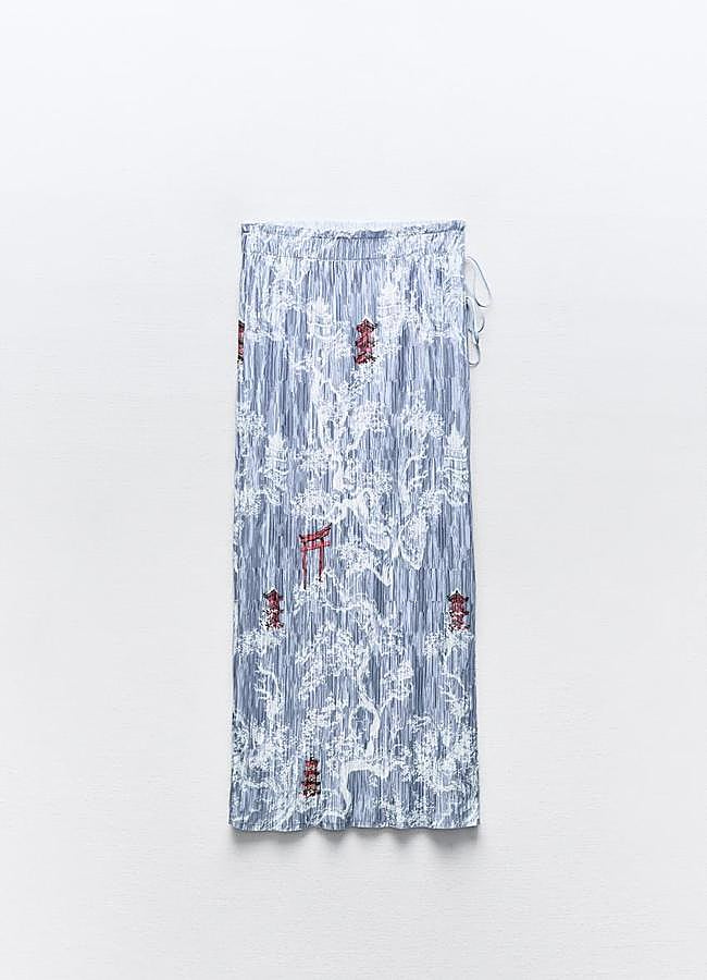 Imagen - Falda plisada en azul de Zara.