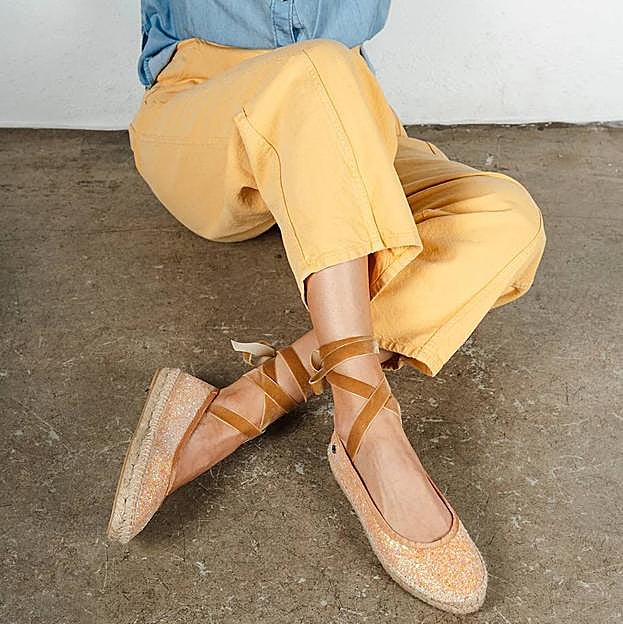 Alpargatas con glitter y lazos de Pitusas