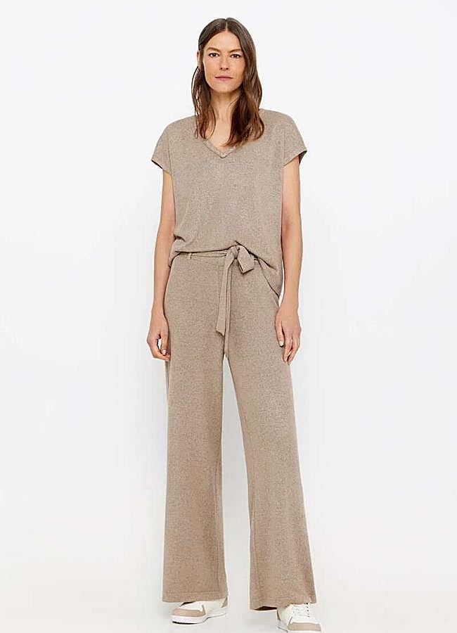 Imagen - Top de punto trenza bordada (14,99€) y Pantalón punto crop (19,99€) de Cortefiel