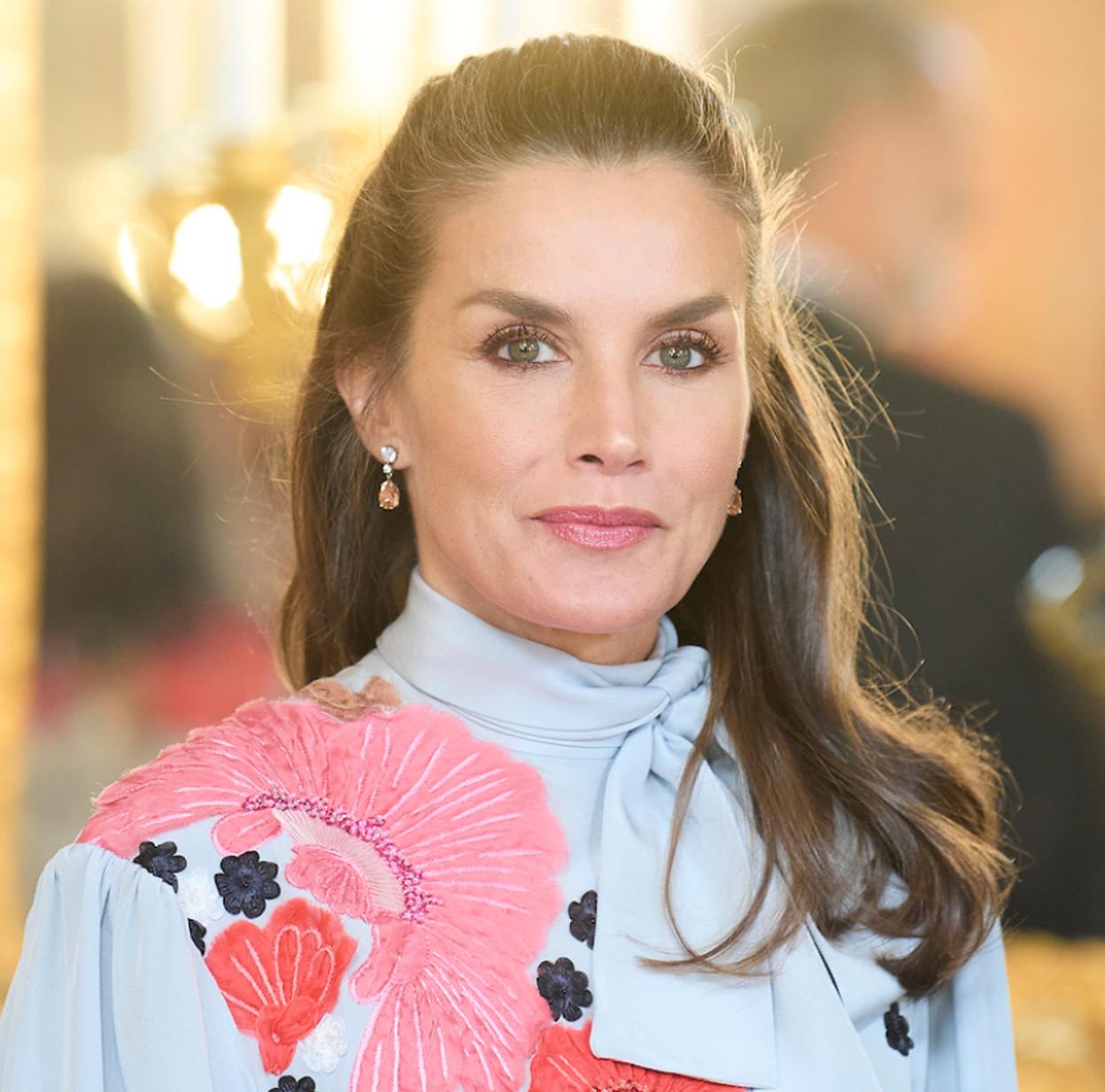Los reyes Felipe y Letizia junto al antiguo jefe de la Casa del Rey, Jaime Alfonsín. 