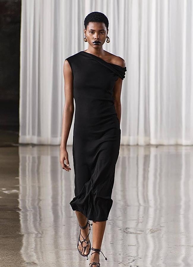 Imagen - Vestido negro asimétrico