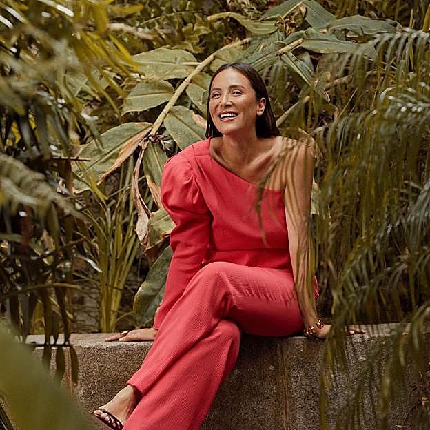 El bolso de rafia con cadena que ha cautivado a Tamara Falcó (y a sus seguidores)