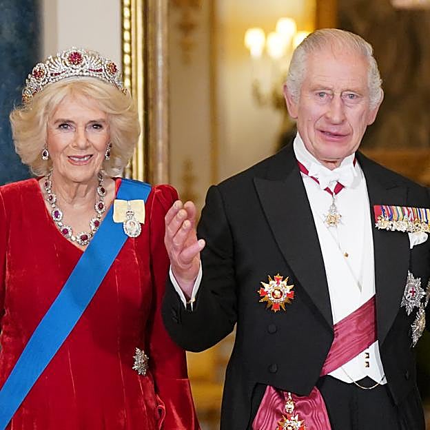 Por qué el rey Carlos III ha desterrado la piña de las cenas de Estado que ofrecía su madre Isabel II